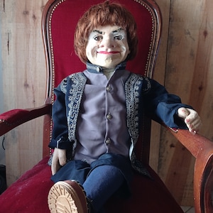 Marionnette professionnelle faite main de monstre velu de lapin de  ventriloque factice, jouets d'accessoire de thérapie -  France