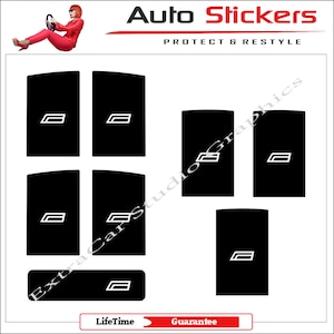 Può includere: Set di sei adesivi neri per interruttori finestrini con contorno bianco. Gli adesivi presentano un design stilizzato della lettera "E". Gli adesivi sono progettati per proteggere e rimodellare gli interruttori finestrini dell'auto.