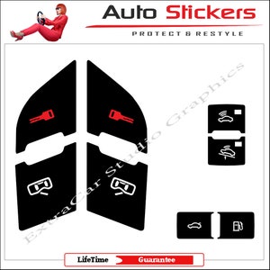 Op de afbeelding: Zwart-witte autodeurknop stickers met rode accenten. De stickers bevatten pictogrammen voor deursloten, ramen en andere autofuncties. De stickers zijn ontworpen om de autodeurknop te beschermen en te restylen.
