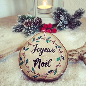 couronne de gui avec la mention Joyeux Noël à l'intérieur