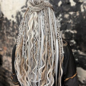 Platinum Blonde Wavy Dread Extensions: Custom Kanekalon Braids (100 Ends)