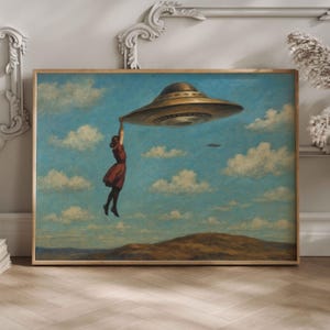 Stampa murale con ragazza UFO, poster divertente di alieni surreali, decorazione fantascientifica stravagante, estetica retrò, arte spaziale eccentrica, stampa di rapimenti UFO