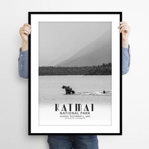 Poster di viaggio del Parco Nazionale di Katmai, stampa del Parco Nazionale dell'Alaska, stampa artistica della fauna selvatica, stampa di viaggio, stampa di orso, arte della fauna selvatica, stampa naturalistica