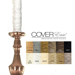 Könnte beinhalten: Nahaufnahme eines goldenen Metall-Kronleuchters mit einem weißen Kabelüberzug. Das Bild zeigt eine Farbkarte mit verschiedenen Kabelüberzugsfarben, darunter golden, grau, vergoldet, Sandstein, dunkle Schokolade, Nacht, gebrochenes Weiß, Schnee, Creme, Stroh, Kamel und Taupe.