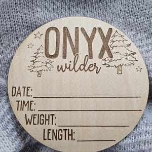 Letrero redondo para anuncio de nacimiento, árboles, estrellas, naturaleza, naturaleza salvaje, letreros de bosque para bebé, regalo de baby shower, regalo de hospital, safari único