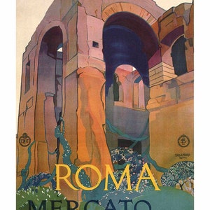 Op de afbeelding: Een vintage reisposter die reclame maakt voor de Mercato di Traiano in Rome, Itali&euml;. De poster toont een kleurrijke illustratie van de ru&iuml;nes van de Trajanusmarkt, met een gele tekstoverlay die "ROMA MERCATO DI TRAIANO" luidt.