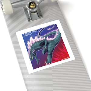 Puede incluir: Una pegatina con un monstruo verde parecido a Godzilla con espinas rosas, de pie sobre un fondo rojo y azul. El texto "Godzilla Evolved" está en la parte superior de la pegatina. El nombre de usuario del artista en las redes sociales está en la esquina inferior derecha de la pegatina.