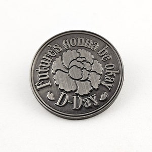 Pin de Die Struck de Future's Gonna Be Okay - Pin de flor de loto del Día D - Pin de Yoongi Agust D Suga - Pin de BTS - Merchandising sutil de K-Pop - Afirmación