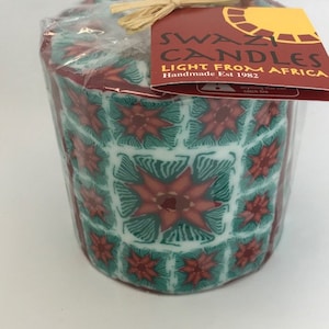 Holiday Glowing Swazi Candles - Poinsettia Blue/Green