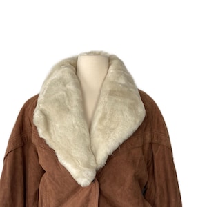Vintage 90&#39;s Women&#39;s Adventure Bound Brown Leather Bomber Jacket w/ Faux Fur Collar - Small