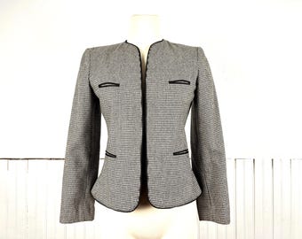 Vintage 80's Women's Black and White Houndstooth Fitted Wool Blend Open Front Jacket Blazer by Sasson - Small