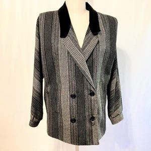 Vintage 80&#39;s 90&#39;s Women&#39;s Black and White Striped Chevron Wool Blend Double Breasted Blazer Coat - M/L