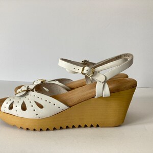 Vintage 70's 80's Size 7 Women's White Leather Platform Wedge Sandal Heels by Sunseekers