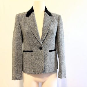 Vintage 80&#39;s 90&#39;s Women&#39;s Black and White Wool Fitted Blazer w/ Velvet Collar Union Made by Evan Picone- Small