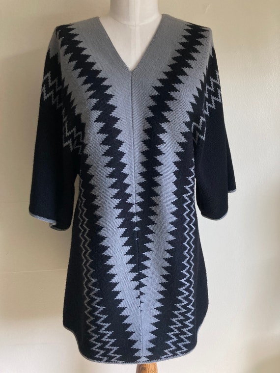 1970s Black and Gray Sweater - Medium