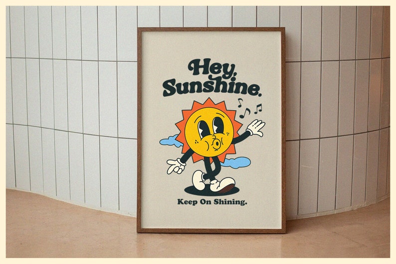 Puede incluir: Una impresi&oacute;n enmarcada con un personaje de sol de dibujos animados cantando y el texto "Hey, Sunshine. Keep On Shining."