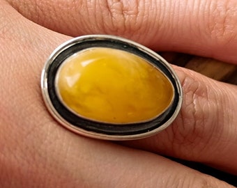 Anello regolabile in argento sterling con ambra baltica artigianale - Gemma della natura al dito, anello in vera ambra fatto a mano in argento 925