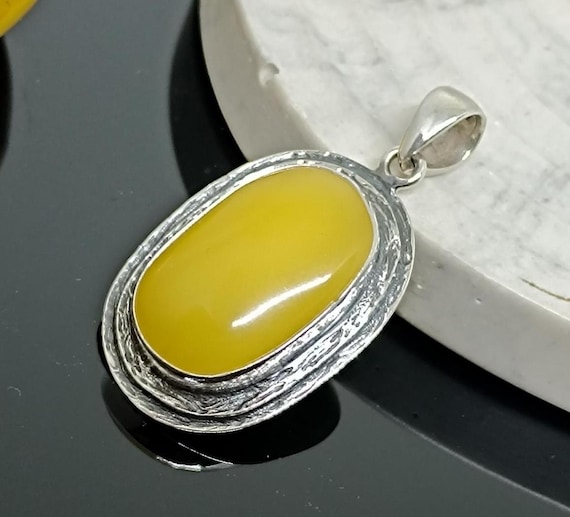 Unique Amber Silver Pendant Pendant, Handmade 925 Silver Pendant, Yellow Amber Pendant, Birthstone Pendant, Healing Pendant