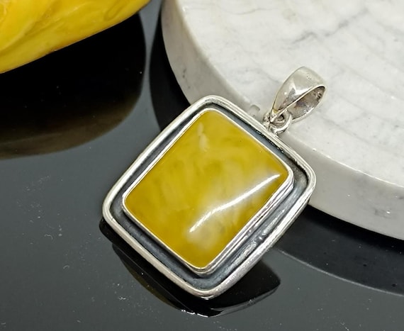 Unique Amber Silver Pendant Pendant, Handmade 925 Silver Pendant, Yellow Amber Pendant, Birthstone Pendant, Healing Pendant