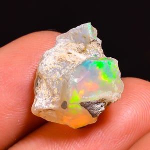 Opal,  Opal rough, Ethiopian opal, welo fire opal, flashy opal, natural opal, dry opal, loose gemstone, natural gemstone 15x10 mm 6 CTS