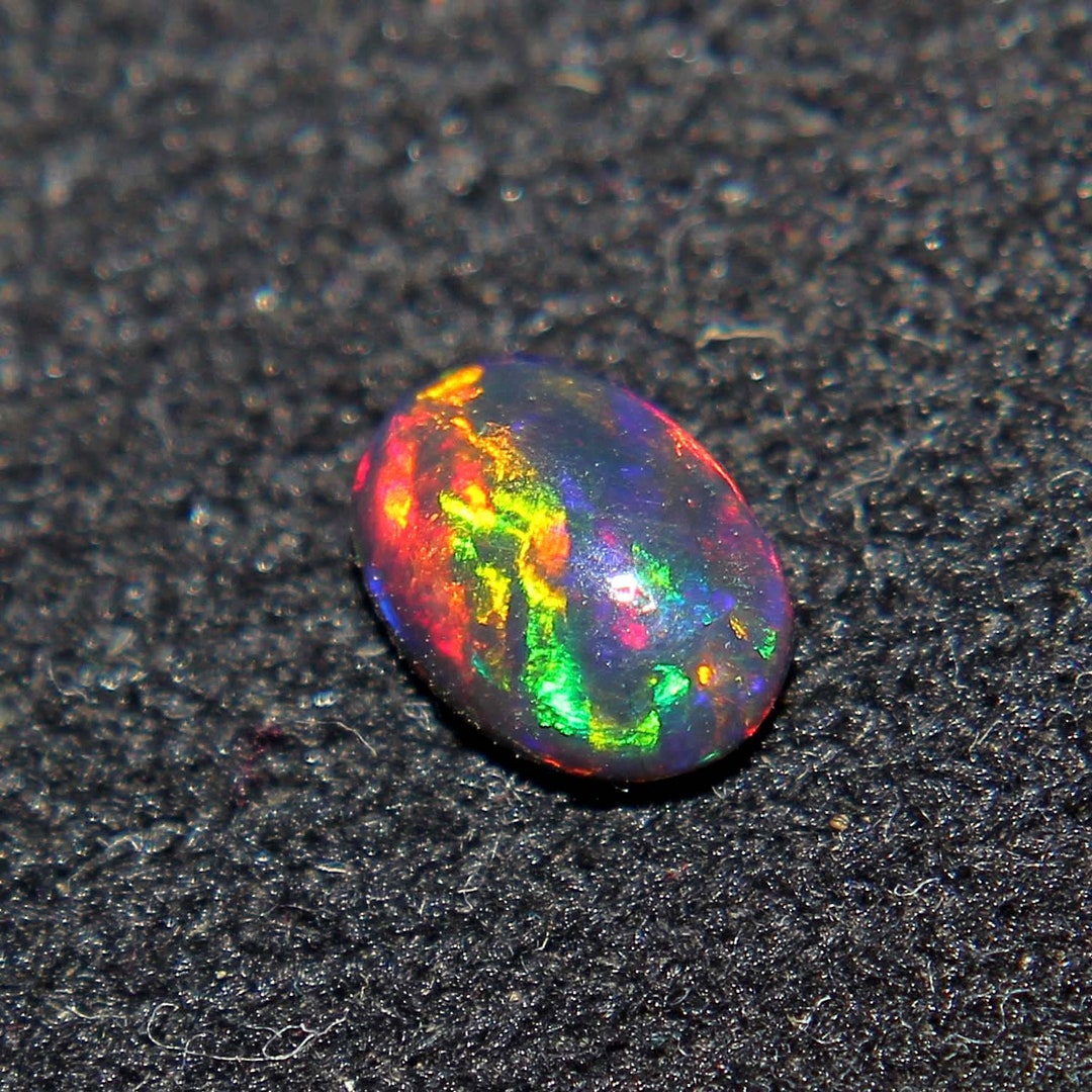 6 x 4 mm ブラックオパール - 天然ブラックエチオピアンファイアー