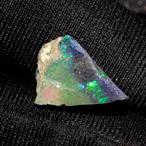 Opal rough,Ethiopian opal rough, raw opal opal crystal, multi fire opal, welo fire opal, natural gemstone, loose gemstone 2.55 CTS-15x9 MM