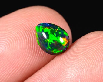 Natürlicher schwarzer äthiopischer Opal, Opal-Edelstein, Cabochon-Schwarzopal, Welo-Feueropal, Birnen-Schwarzopal-Edelstein für die Herstellung von Schmuck 8X6X4 MM 0,80 Cts