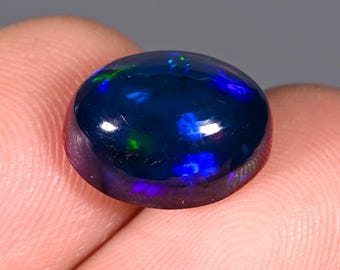 RARE !! OPALE NOIRE ET MULTICOLORE D'ETHIOPIE : 6.2 mm x 6 mm