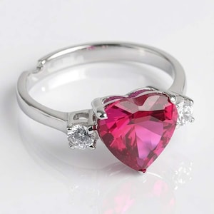Bague en or 14 carats sertie d'un rubis rose taille cœur, bague de fiançailles, bague rubis en grappe, bague d'exception, bague d'anniversaire artisanale pour femme, cadeau pour elle