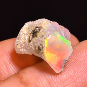 Opal,  Opal rough, Ethiopian opal, welo fire opal, flashy opal, natural opal, dry opal, loose gemstone, natural gemstone 15x12 mm 6 CTS