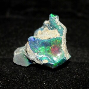 Opal rough,Ethiopian opal rough, raw opal opal crystal, multi fire opal, welo fire opal, natural gemstone, loose gemstone 9.40 CTS-16x15 MM