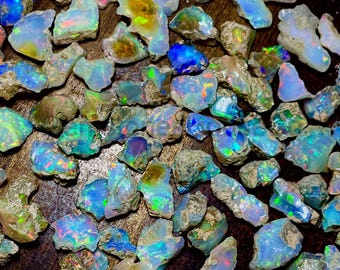 エチオピアンファイヤーオパール 原石 エチオピア産オパール原石（40カラット）：原石のファイアーオパール