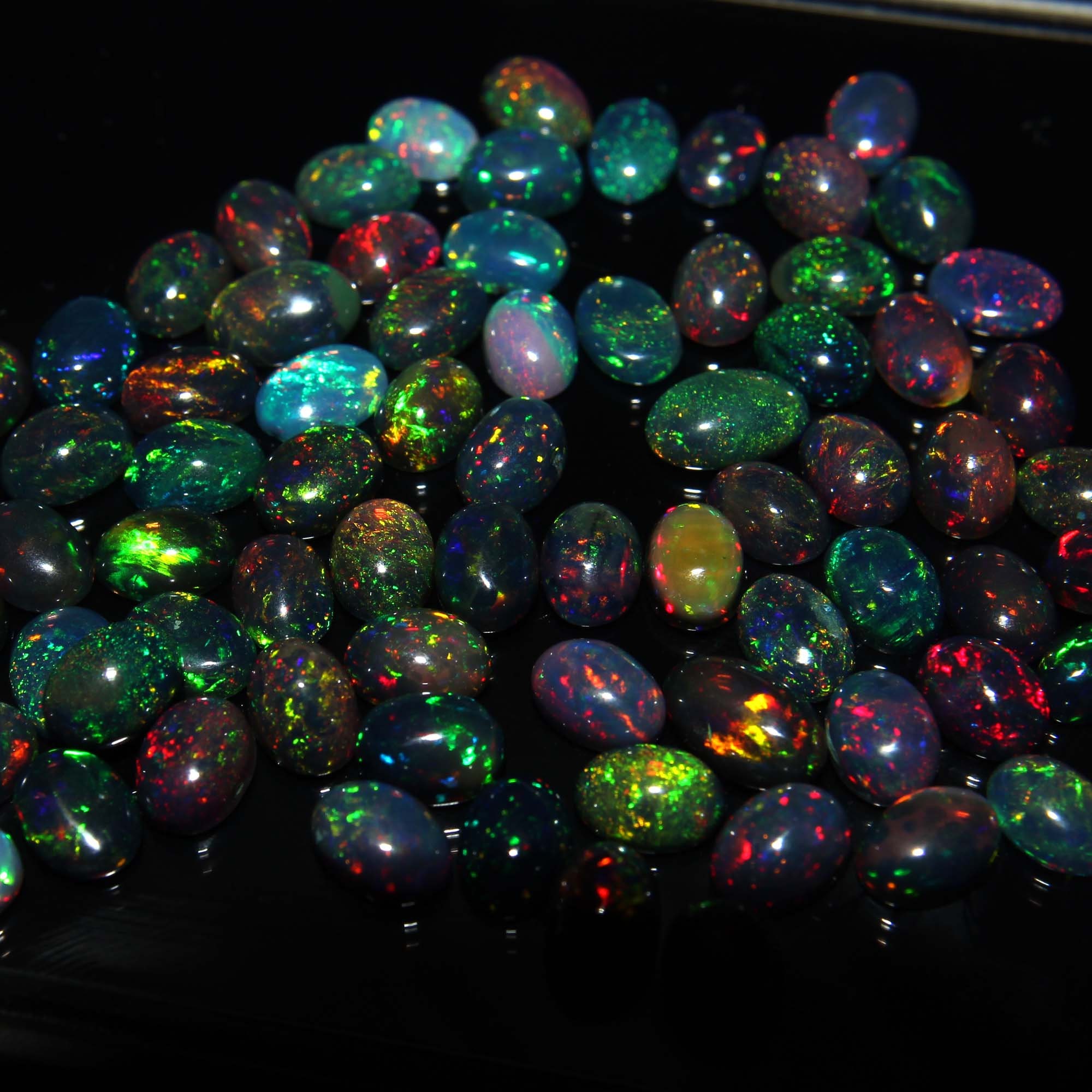 7 x 5 mm オパール - 天然ブラックエチオピアンファイアーオパール