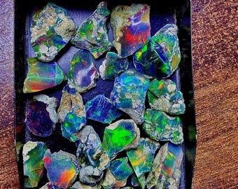Erdminen Rohopal-AAA + Natürlicher äthiopischer Schwarzopal Rough-October Birthstone- Roher Feueropal Lot-Großhandel Opal-Schmuckherstellung, 10-15 MM