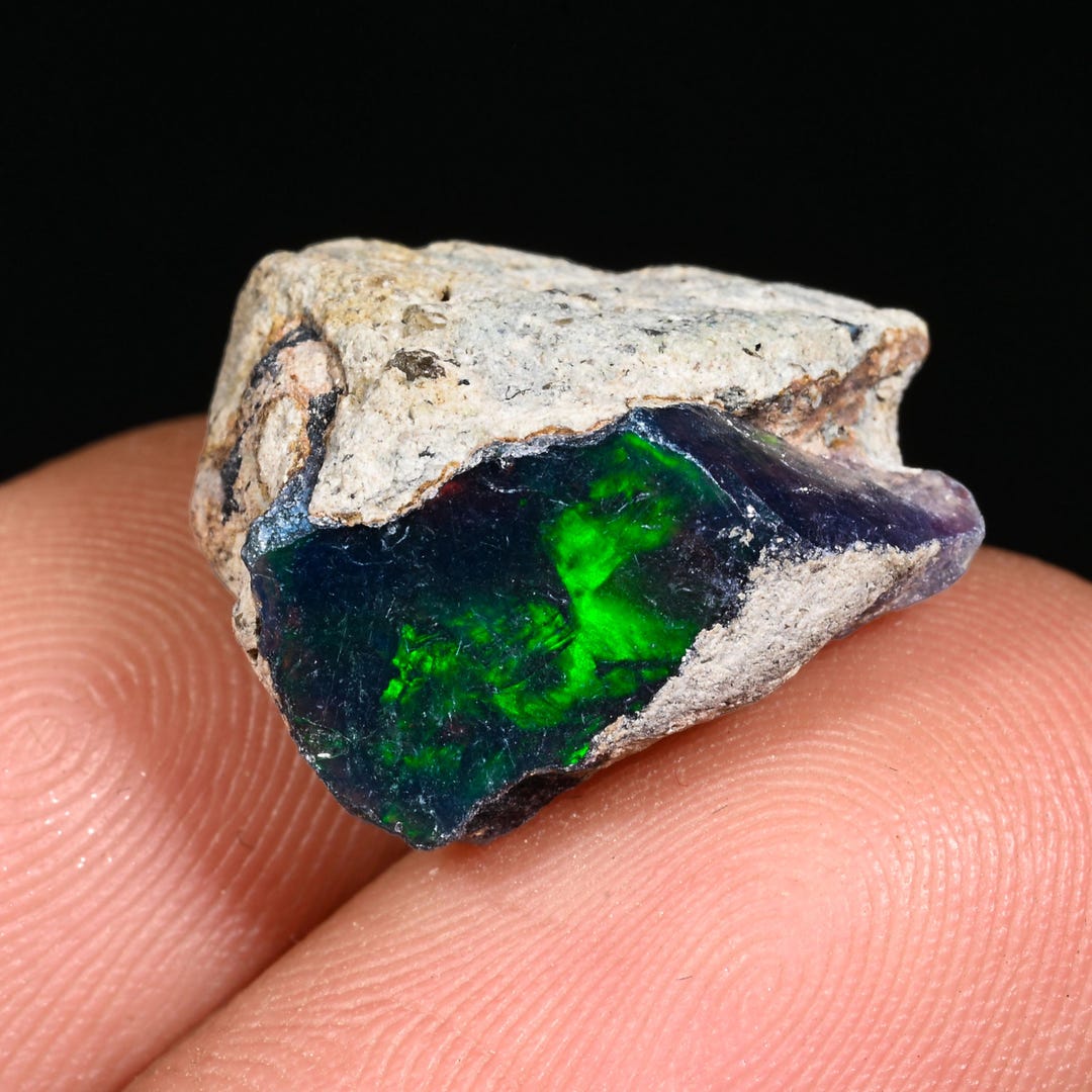 Opale Noire D'Ethiopie Welo - 2,90 Carats - Cabochon Naturel Non Traité - Pierre Fine De Collection