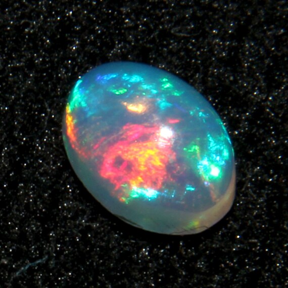 Cabochon (n°10) ovale d’Opale Welo blanche d’Ethiopie de 1,45