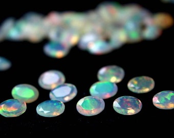 Cette opale Welo Ethiopie Lovely est un 9 mm x 11 mm, ovale facettes