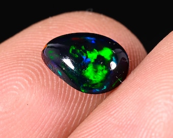 Schwarzer äthiopischer Opal Edelstein, Cabochon Schwarzopal, Birne Welo Feueropal, Natürlicher Schwarzer Opal Edelstein für die Herstellung von Schmuck 9X7X3 MM 1 Cts