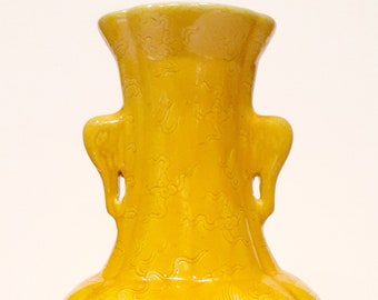 Chinese porcelain yellow lobed  dragon fengweizun
