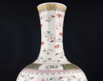Large Chinese porcelain tianqiuping dragon vase