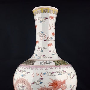 Large Chinese porcelain tianqiuping dragon vase