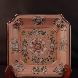 Chinese porcelain Eight Buddhist Treasures plate