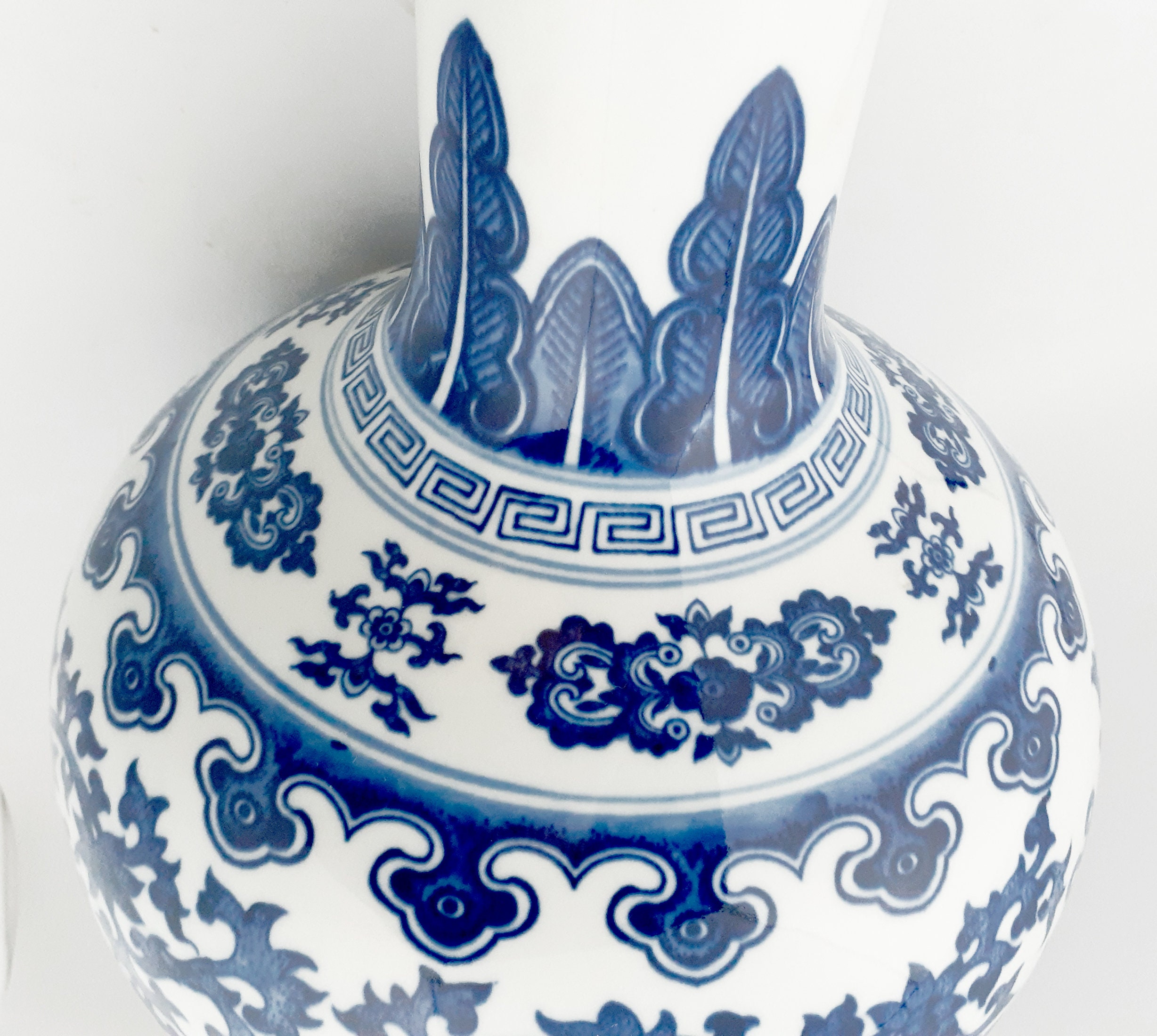 古代中国　磁器　花瓶 古代中国の磁器の花瓶型