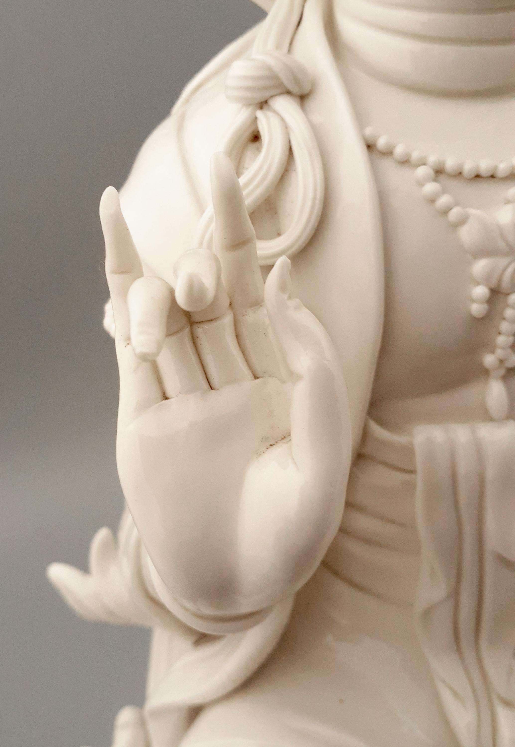 中国の徳化磁器に描かれた龍の玉座に座る観音像 - Etsy 日本