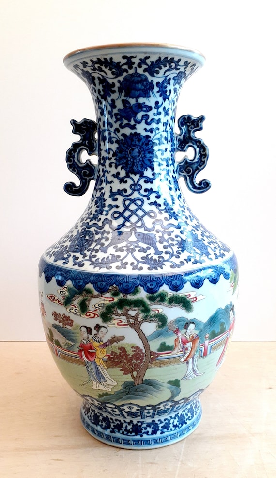 Blue & White Porcelain Fengweizun Vase Blue & White Porcelain Fengweizun Vase