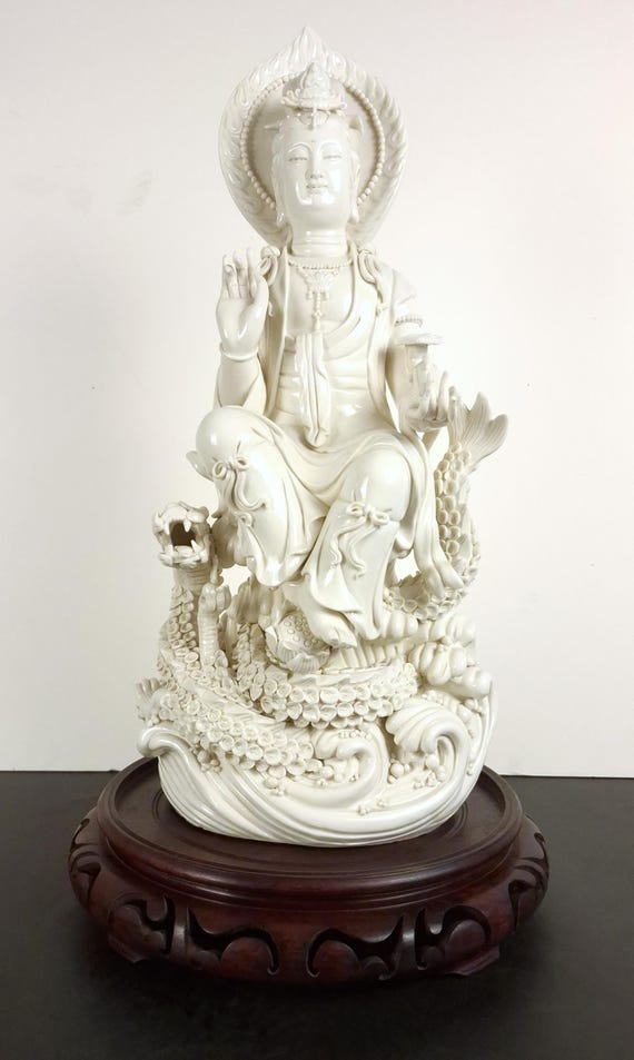 中国の徳化磁器に描かれた龍の玉座に座る観音像 - Etsy 日本