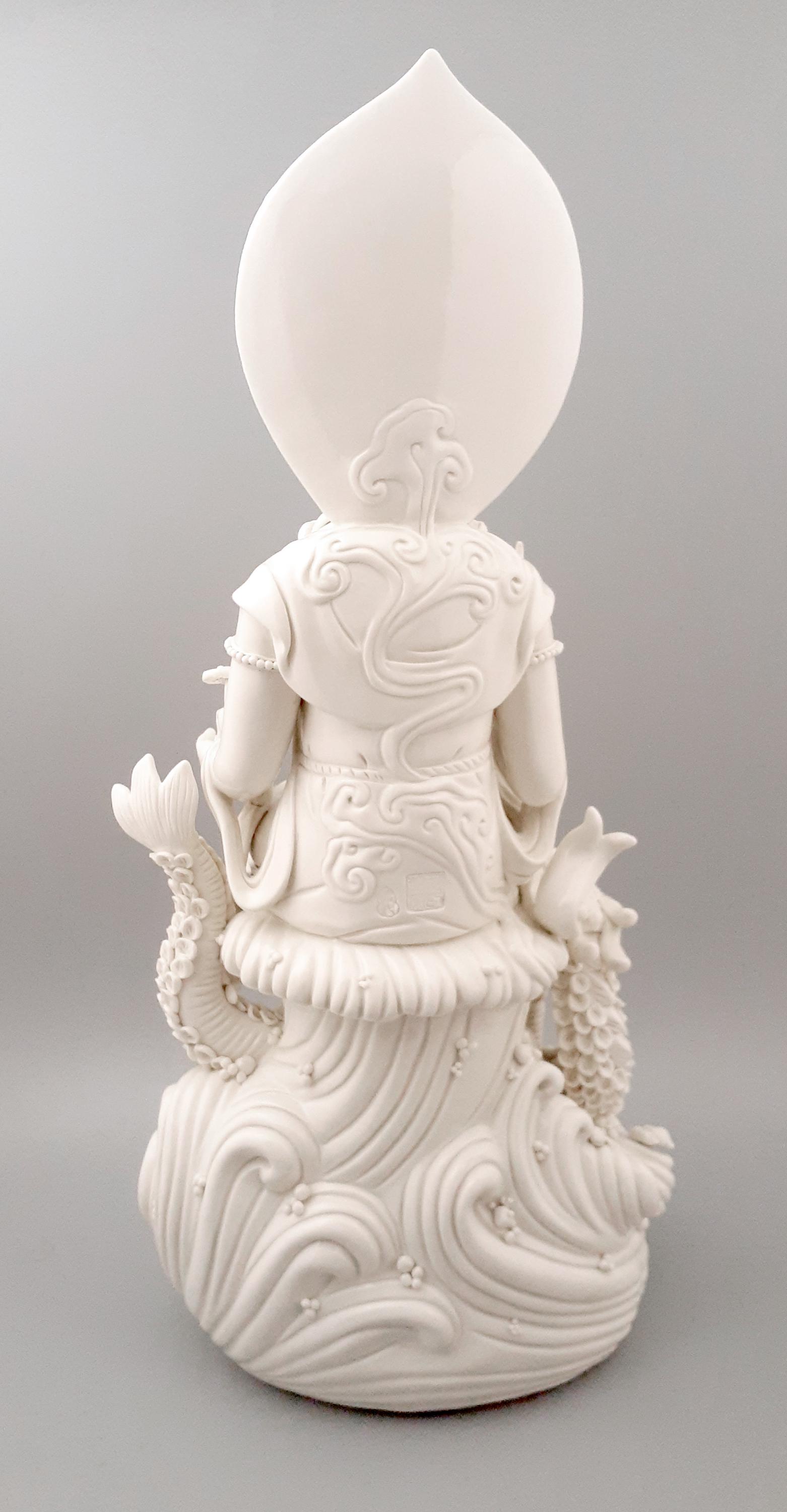 中国の徳化磁器に描かれた龍の玉座に座る観音像 - Etsy 日本