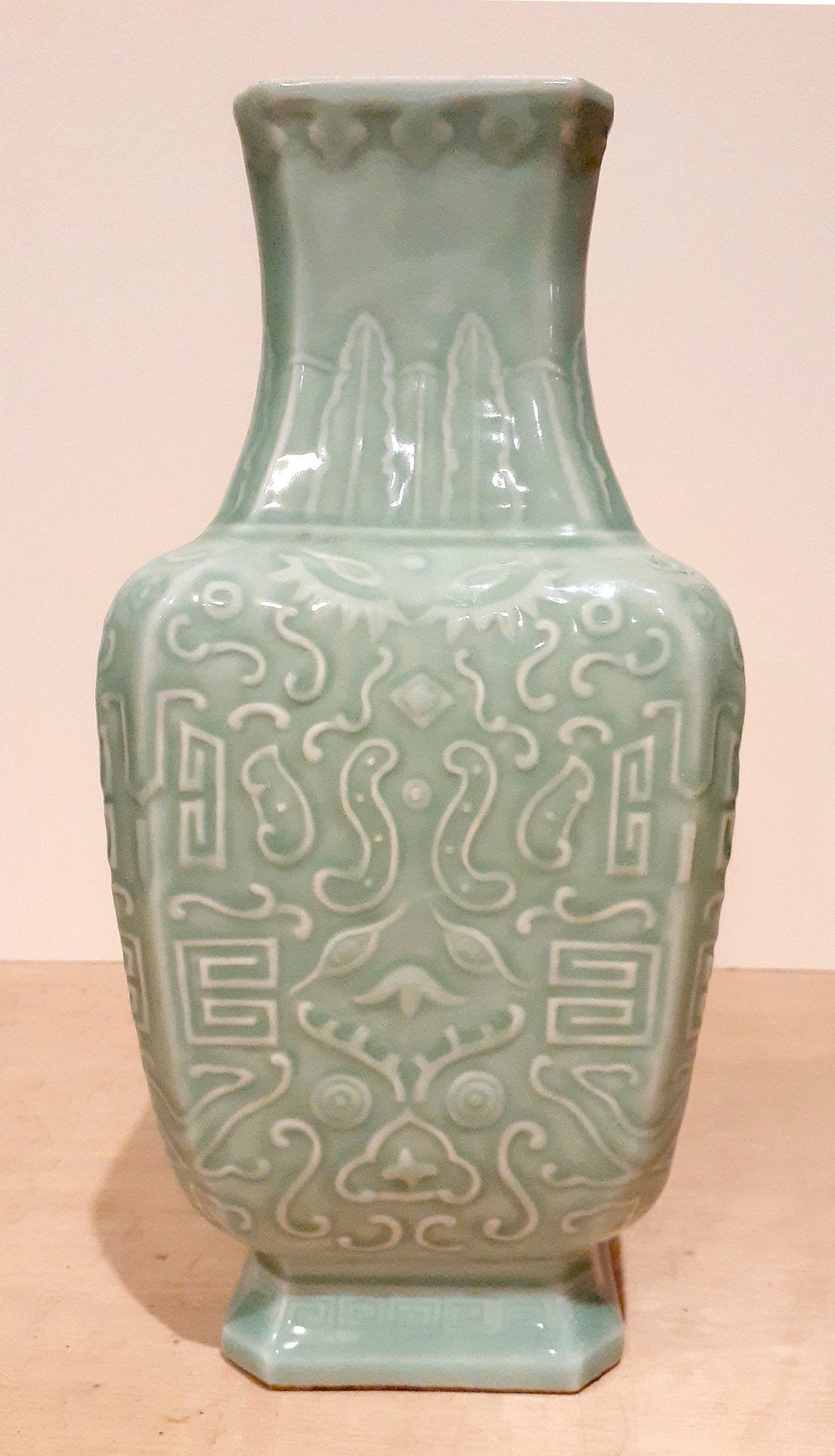 値下げしました！中国美術 龍泉窯 青磁 美品 花瓶 中国龍泉窯青磁四面