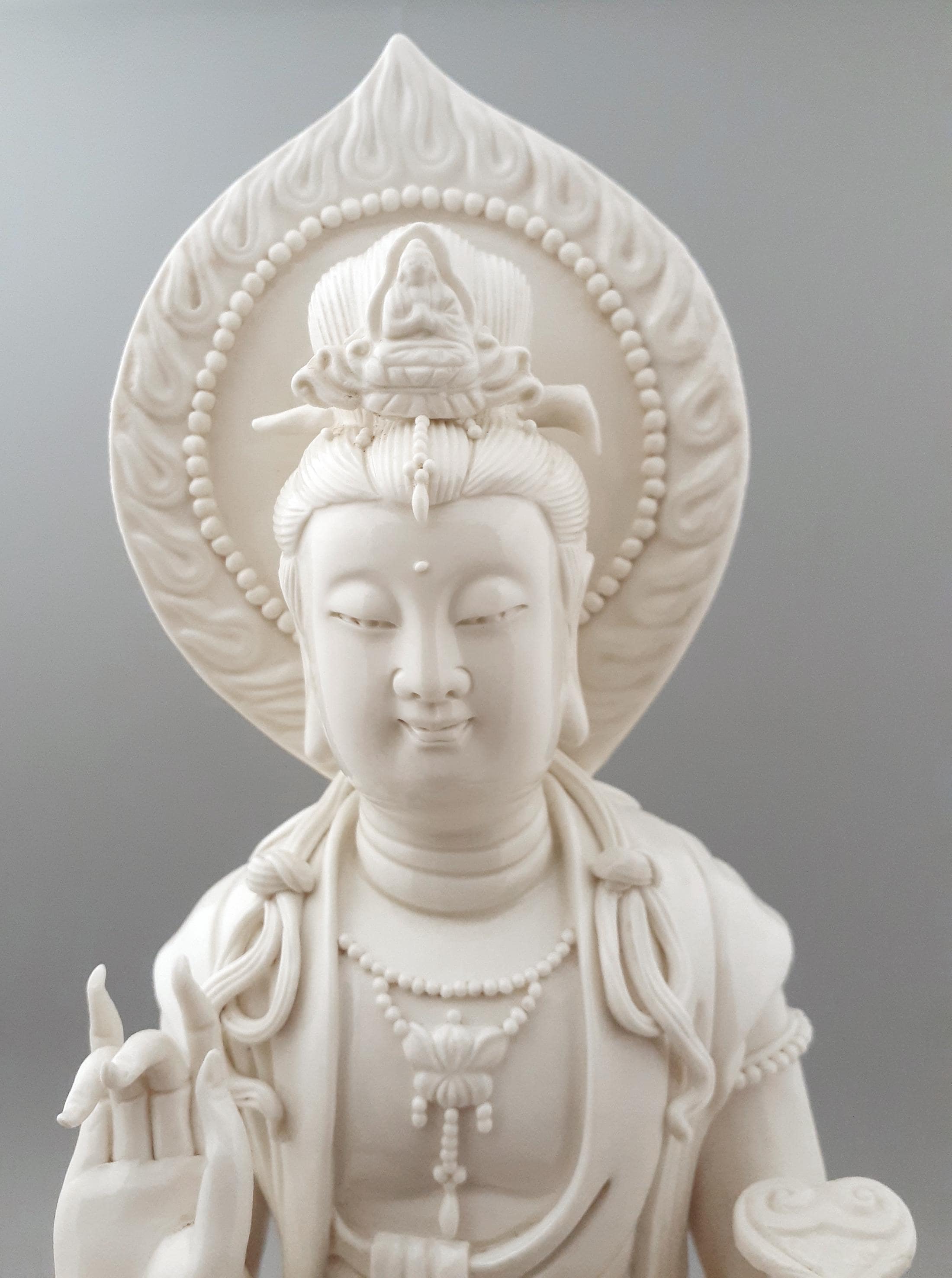 磁製 仏像 花かご　　中国　徳化　　30*12cm 中国の徳化磁器に描かれた龍の玉座に座る観音像 - Etsy 日本