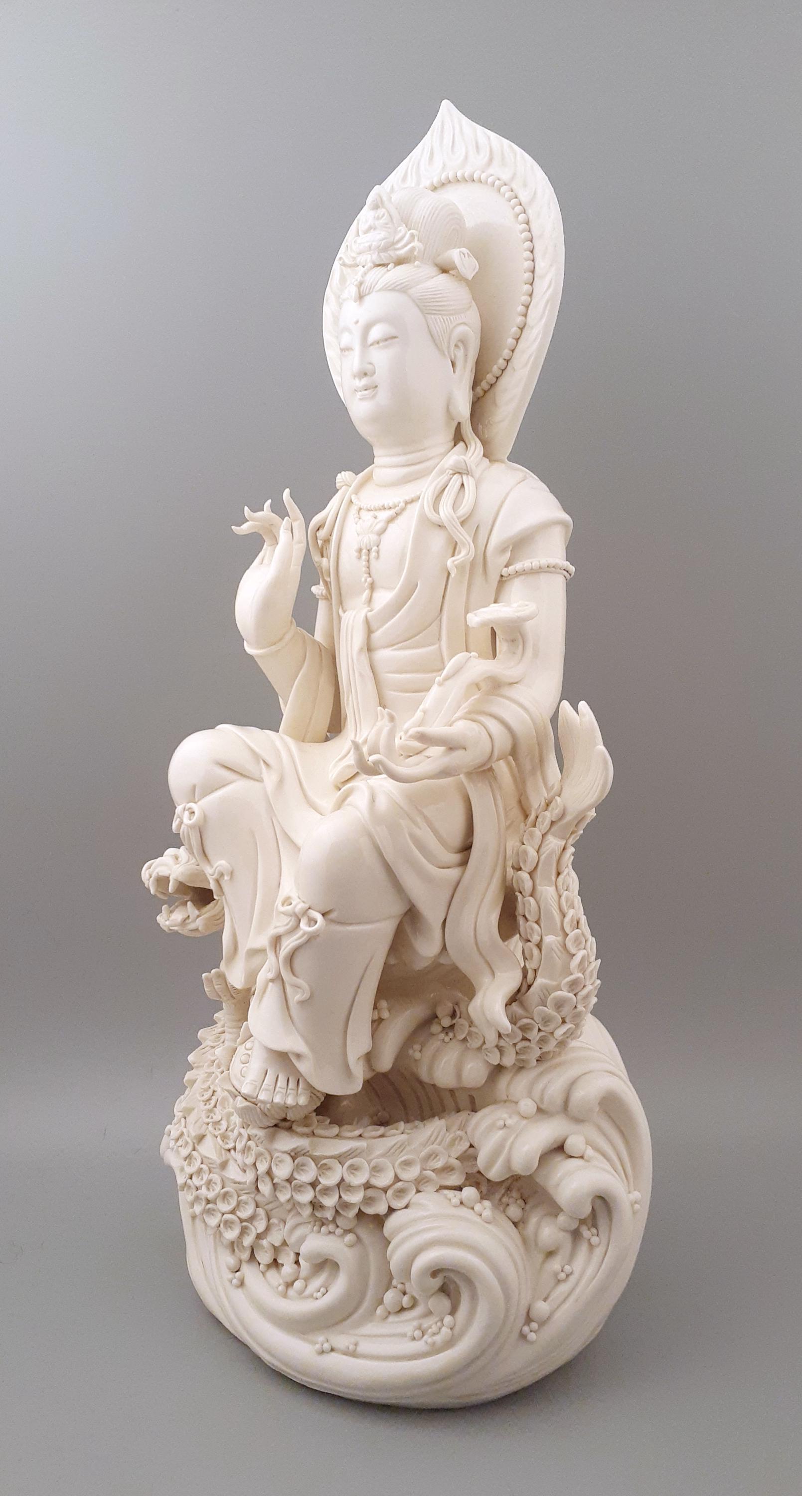 中国の徳化磁器に描かれた龍の玉座に座る観音像 - Etsy 日本